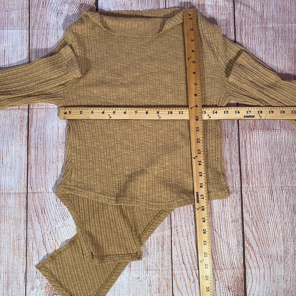 as Ribbed Knit Long Sleeve Top Women’s S Tan Cozy Great Condition - Picture 7 of 10